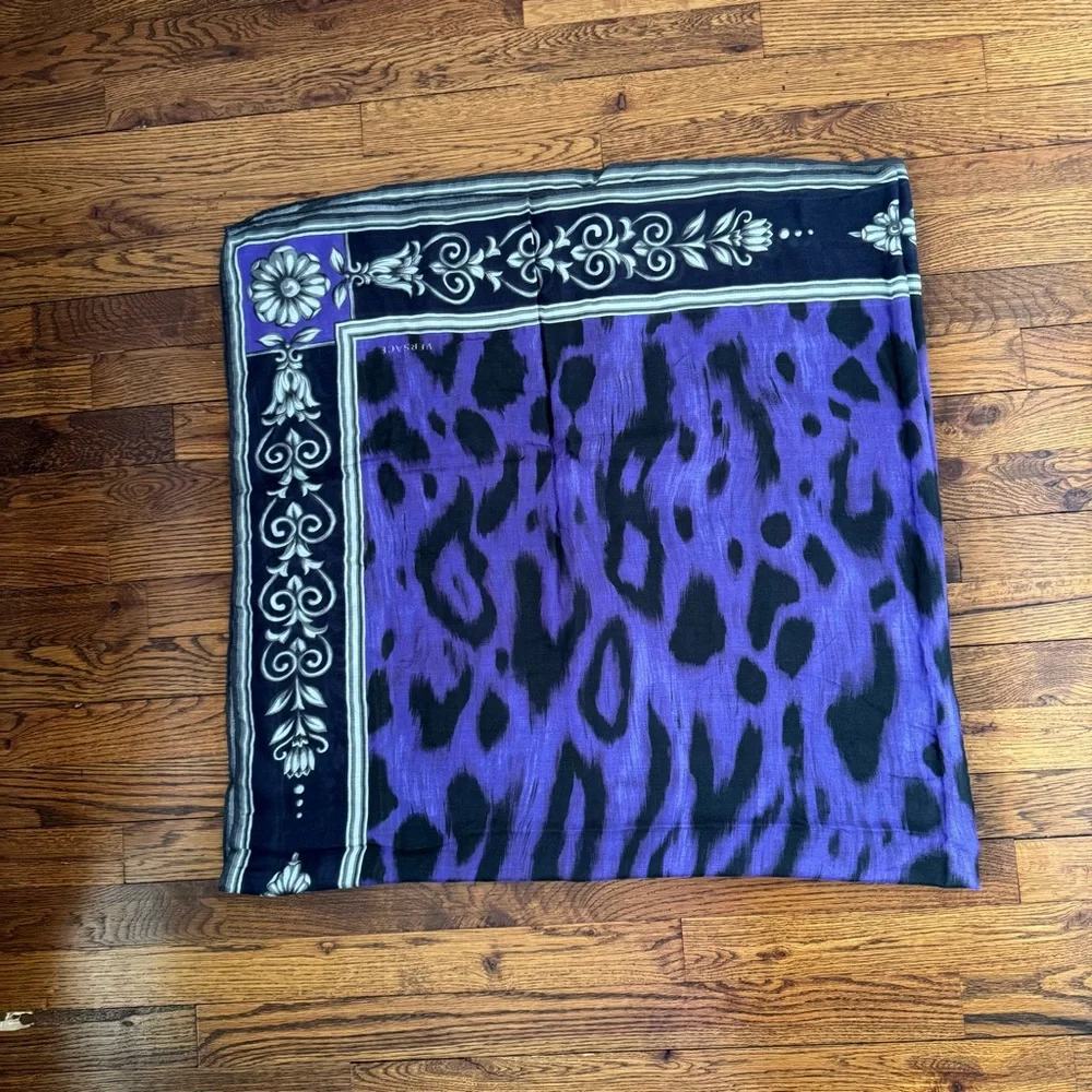 Versace Authentic Purple Leopard Print Bordered‎ Cashmere Blend Pashmina Scarf